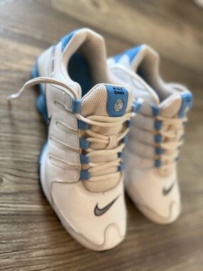 Nike Shox Men’s Shoes Sneakers Size 8 White Carolina Blue 501524 -108 Rare